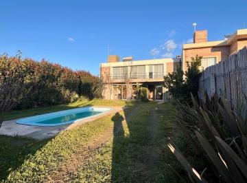 Casa · 300m² · 3 Ambientes · 1 Cochera · Casa - Arroyo Seco
