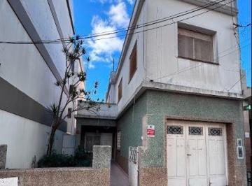 Local comercial · 157m² · 4 Ambientes · 1 Cochera · Casa en Villa Ballester