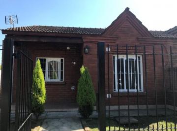 Casa de 3 ambientes, Almirante Brown · Chalet en Bo Cerrado Sindicato de Emp Comercio