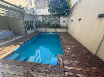 Casa · 270m² · 5 Ambientes · 2 Cocheras · Venta de Casa 5 Amb en Quilmes con Quincho Pileta y Cochera