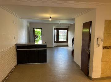 Casa · 90m² · 4 Ambientes · 1 Cochera · Venta Triplex Lanus
