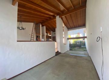 Casa · 336m² · 5 Ambientes · 1 Cochera · Casa en Venta Ó Alquiler Una Planta Dos Dorm., Pileta, Ambientes Amplios Apto Comercio Urca