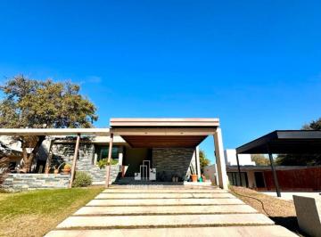 Casa de 9 ambientes, Villa Allende · Casa en Venta en Housing Las Marías – Villa Allende | 3 Dorm. | Pileta | Planta Baja
