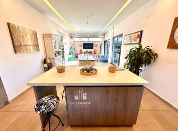 Casa de 9 ambientes, Villa Allende · Casa en Venta en Housing Las Marías – Villa Allende | 3 Dorm. | Pileta | Planta Baja