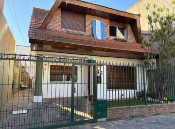 Casa de 4 ambientes, San Fernando · Casa de 160 m² con 3 Dorm. en Venta en Victoria