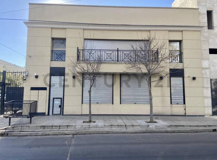Local comercial · 168m² · 3 Ambientes