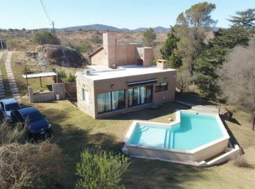Casa · 108m² · 6 Ambientes · 1 Cochera · Loft Moderno con Pileta en Estancia Vieja