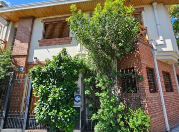 PH · 89m² · 4 Ambientes · 1 Cochera · PH en Lanús Cavour 3394