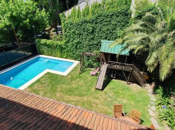 Casa · 300m² · 6 Ambientes · 4 Cocheras · Casa en Martinez de 300 m² y 394 m² Lote, 6 Ambientes y Dependecia Amplio Jardín