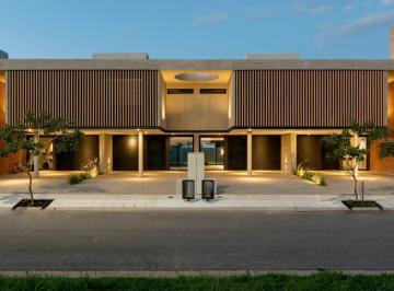 Casa · 155m² · 5 Ambientes · 2 Cocheras · Duplex en La Luisita