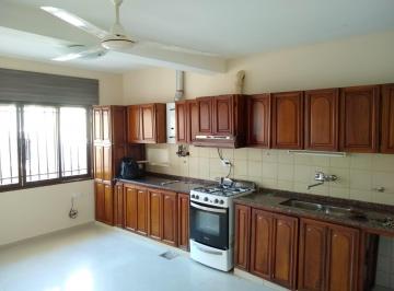 Casa · 140m² · 10 Ambientes · 1 Cochera · Casa en Venta Alta Cba 3 Dorm