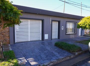 Casa · 140m² · 2 Ambientes · 1 Cochera · Casa 3 Dorm. con Pileta, Zona Blas Parera