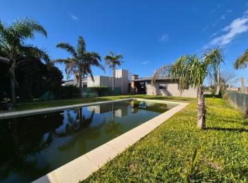 Casa · 95m² · 3 Ambientes · 2 Cocheras · Casa en Punta Chacra