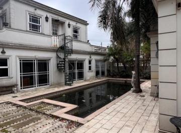 VTE-VTE-50_2 · Casa 7 Amb con Pileta en Villa Luzuriaga - Estilo Francés