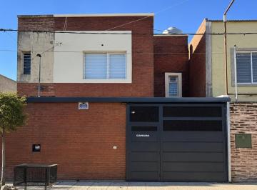 Casa · 75m² · 3 Ambientes · 1 Cochera · Venta | Dúplex 2 Dorm. | Cochera | Patio | Canadá 523