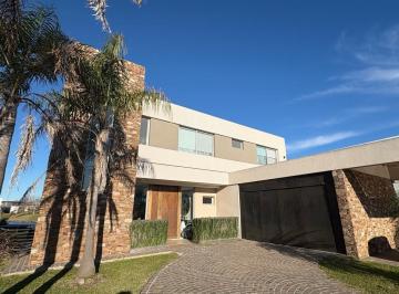 Casa · 320m² · 8 Ambientes · 10 Cocheras · Casa en Venta 5 Ambientes Al Agua en Muelles, Puertos Escobar Muelle Propio y Pileta Infinita