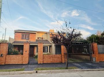 Casa · 264m² · 5 Ambientes · 3 Cocheras · Casa en Venta en Escobar - 5 Dorm. - Gran Terreno - Impecable!