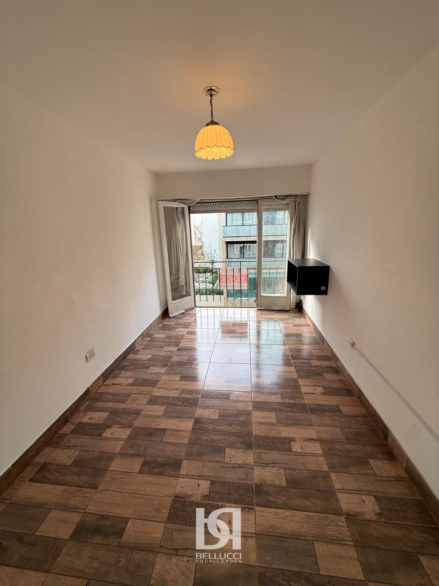 Departamento de 1 ambiente en venta con balcón francés — Gascón