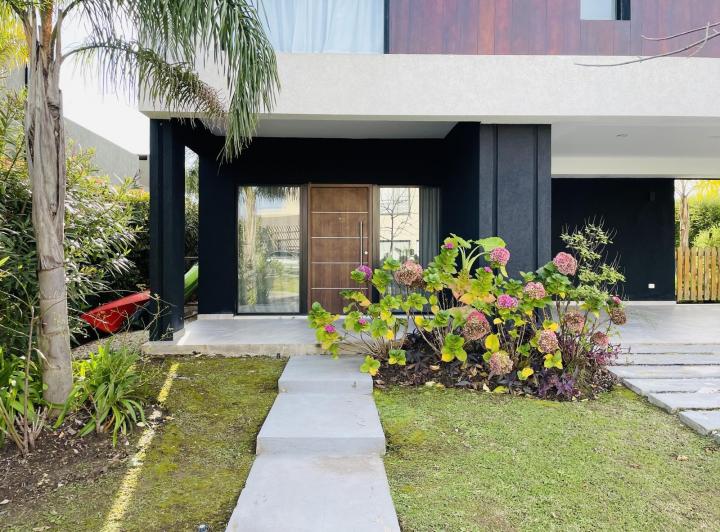 Casa · 186m² · 4 Ambientes · 4 Cocheras