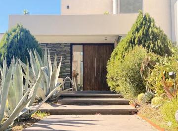 Casa · 417m² · 6 Ambientes · 6 Cocheras · Casa en Venta 4 Dorm. en Albanueva Tigre