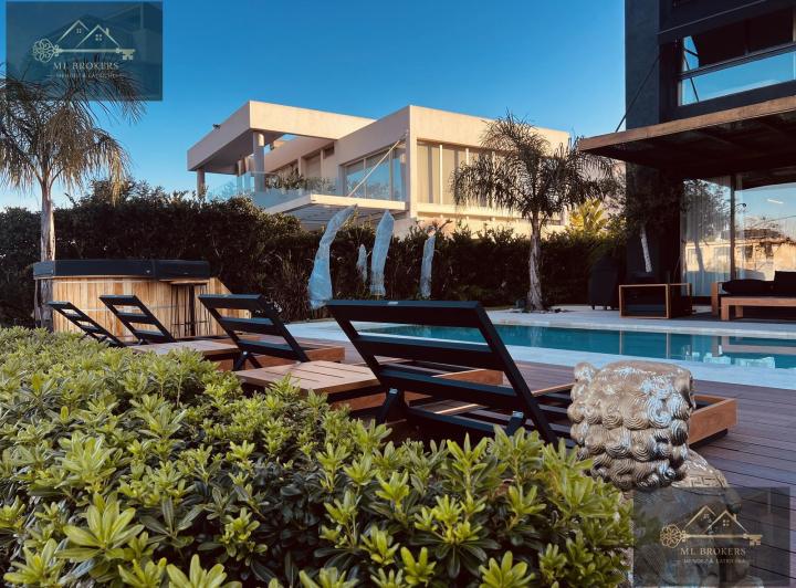 Casa · 610m² · 6 Ambientes