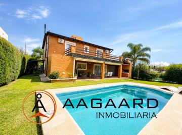 Casa · 280m² · 8 Ambientes · 1 Cochera · Casa en Valle Escondido Cuatro Dorm. con Pileta Impecable