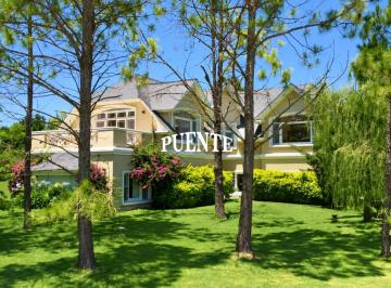 Casa · 900m² · 8 Ambientes · Casa de 6 Dorm. en Venta en Saint Thomas Sur