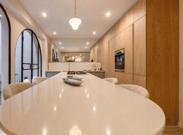 Casa · 227m² · 8 Ambientes · Casa Venta Barrio Lourdes 3 Dorm. Más Comodín, Quincho y Pileta