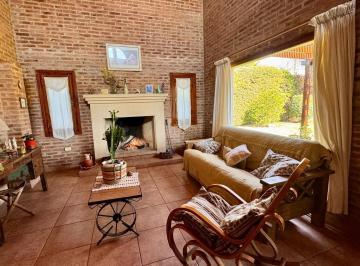 Casa · 111m² · 4 Ambientes · 1 Cochera · Casa en Fincas de Iraola I