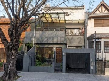 PH · 130m² · 4 Ambientes · 1 Cochera · Hermoso PH Tipo Casa 4 Amb en Villa Pueyrredon con Fondo Verde y Cochera Al Frente Super Luminoso!