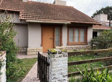 Casa de 7 ambientes, Aguas Verdes · Venta en Block de 3 Departamentos Tipo Casa en Aguas Verdes.