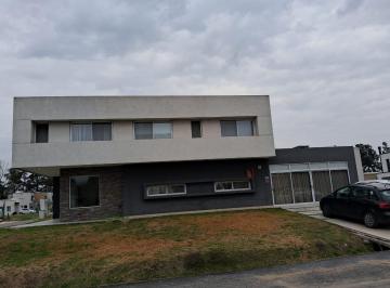 ZDI-ZDI-23_2 · Excelente Casa en Finca de Alvarez, de 4 Ambientes Muy Luminosa