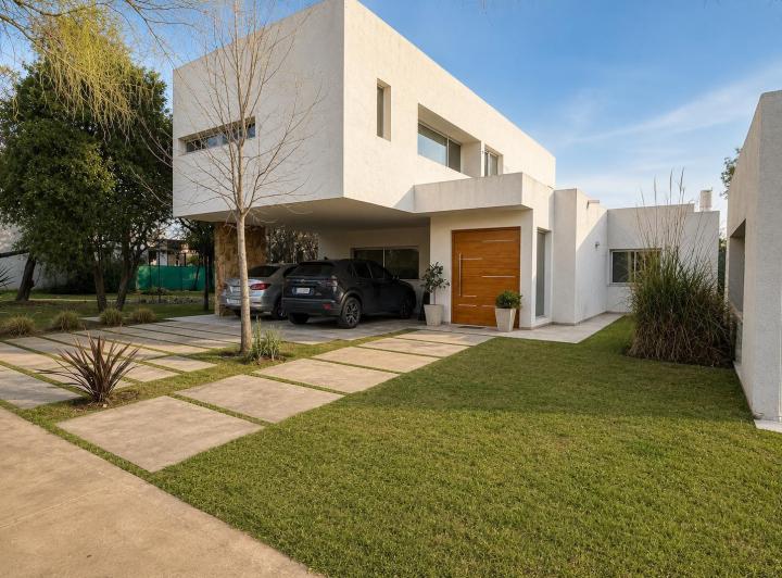 Casa · 287m² · 9 Ambientes · 2 Cocheras
