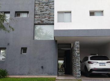 Casa de 6 ambientes, Córdoba · Casa de 250 m² con 3 Dorm. en Venta en Miradores de Manantiales