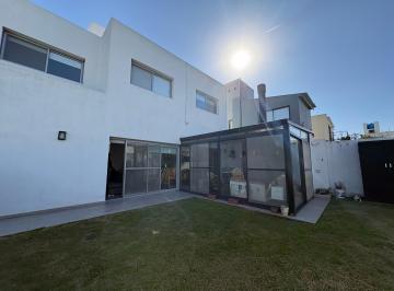 Casa de 6 ambientes, Córdoba · Casa en Venta de 3 Dorm. en Miradores de Manantiales