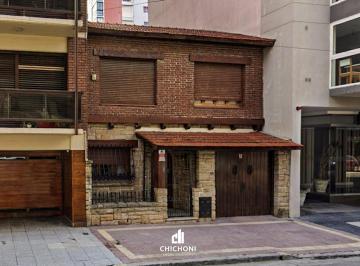 Casa · 163m² · 5 Ambientes · 1 Cochera · Alquiler 12 o 24 Meses - Casa 4 Ambientes - Quincho - Garage - Zona La Perla