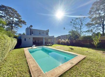 Casa de 5 ambientes, Posadas · Venta - Casa - 5 Ambientes - Barrio Privado - Pileta - Seguridad Fisica 24hs - Posadas
