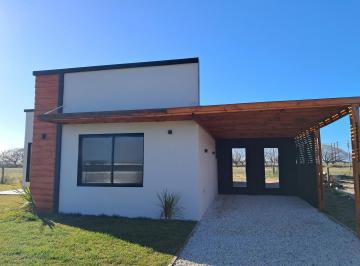 Casa · 140m² · 4 Ambientes · 1 Cochera · Casa a Estrenar de 140 m² en Casuarinas Club de Campo.