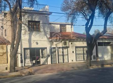 Departamento · 98m² · 5 Ambientes · Departamento en Venta en Primer Piso, Cuarta Este, Mendoza Ciudad