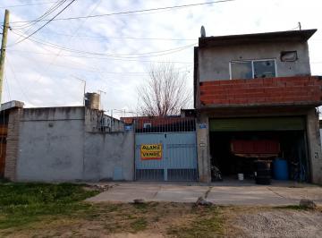 Casa · 250m² · 4 Dormitorios · 2 Cocheras · Casa con Galpon en y Departamento en Venta Paso del Rey