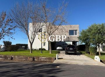 Casa · 249m² · 6 Ambientes · 5 Cocheras · Casa en Venta en Brandsen Haras del Sur III