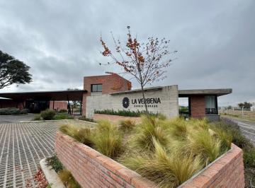 Casa · 200m² · 4 Ambientes · 2 Cocheras · Casa en Salta La Verbena, Barrio Cerrado