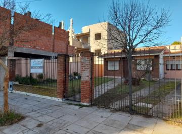 Casa · 3 Ambientes · 2 Cocheras · Casa con Dos Departamentos en Venta