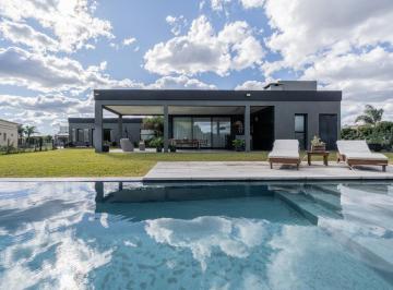 Casa · 250m² · 5 Ambientes · 3 Cocheras · Venta - Casa Moderna con Pileta Climatizada - Haras Santa María, Escobar