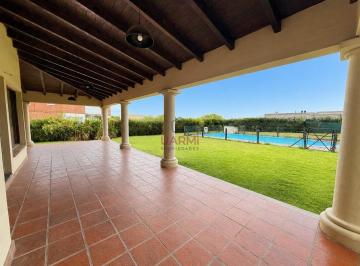 Casa · 210m² · 6 Ambientes · Casa en Venta en El Tipal