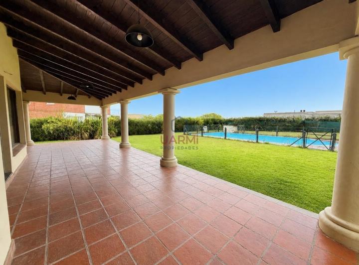 Casa · 210m² · 6 Ambientes
