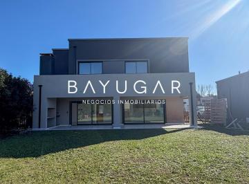 Casa · 210m² · 6 Ambientes · 2 Cocheras · Venta - Casa en Barrio Privado San Pablo - Pilar