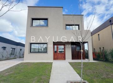 Casa · 197m² · 6 Ambientes · 2 Cocheras · Venta - Casa en Barrio Privado San Pablo - Pilar