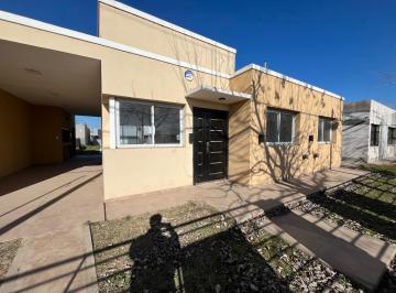 Casa · 70m² · 3 Ambientes · 2 Cocheras · Venta Casa Dos Dorm. Quincho Parrilla Pileta