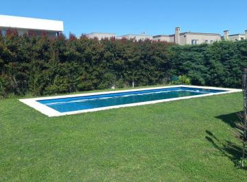 Casa · 140m² · 4 Ambientes · 2 Cocheras · Casa en Barrio Cerrado La Comarca